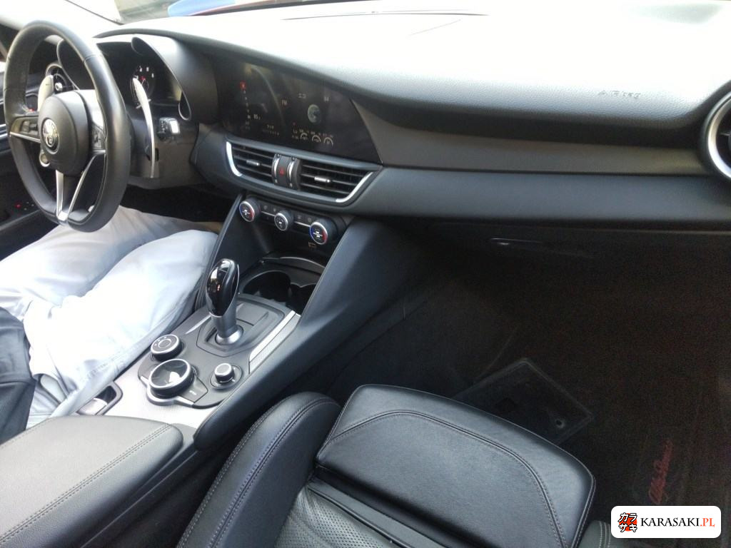 2018 Alfa Romeo Giulia 4D 4WD Veloce 5
