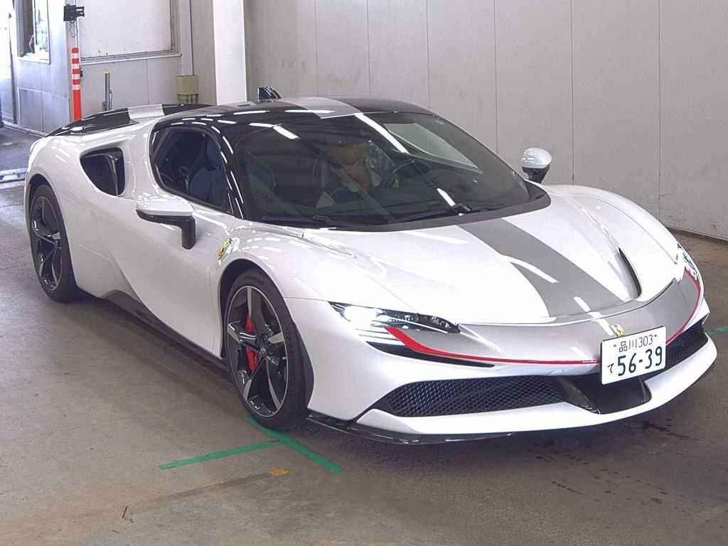 Ferrari SF90 Stradale 2022 z aukcji japońskiej