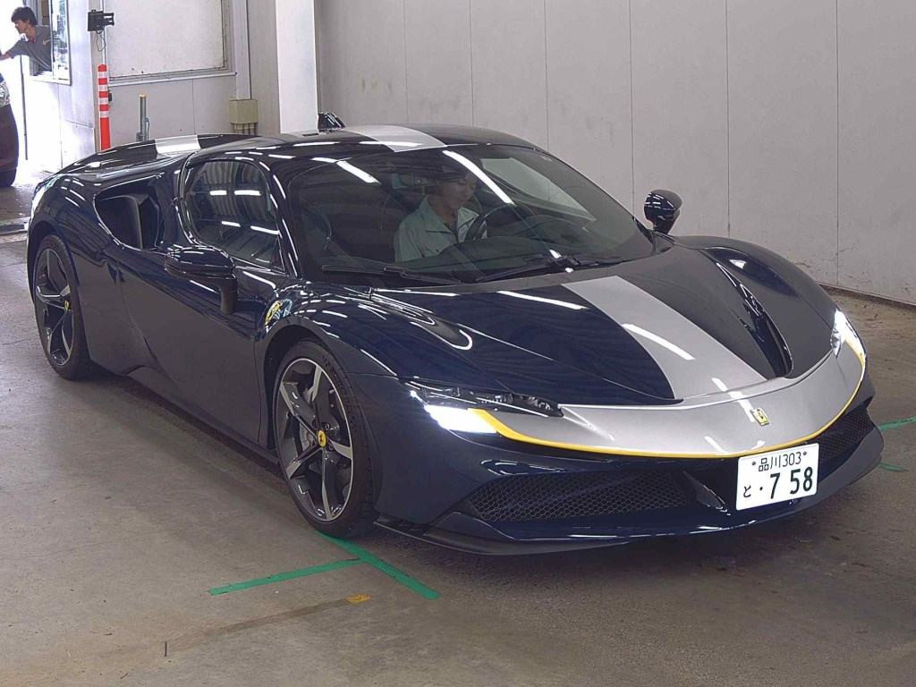 Ferrari SF90 Stradale 2021 z aukcji japońskiej