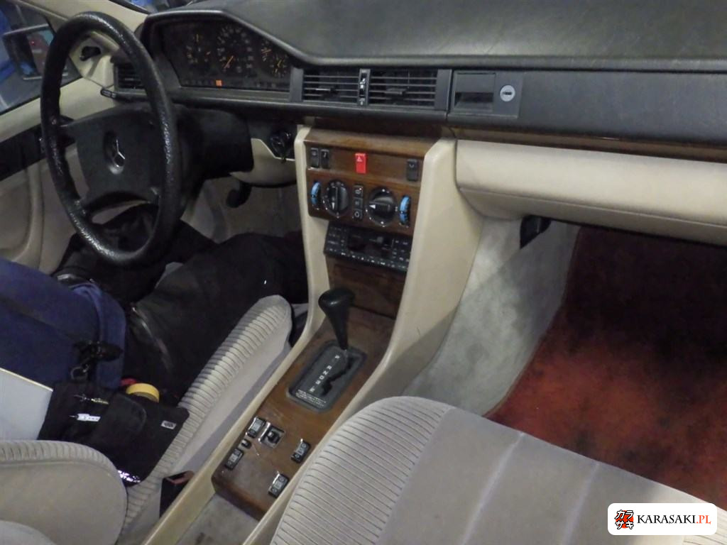 1990 Mercedes-Benz Medium Class 4D 300E 5