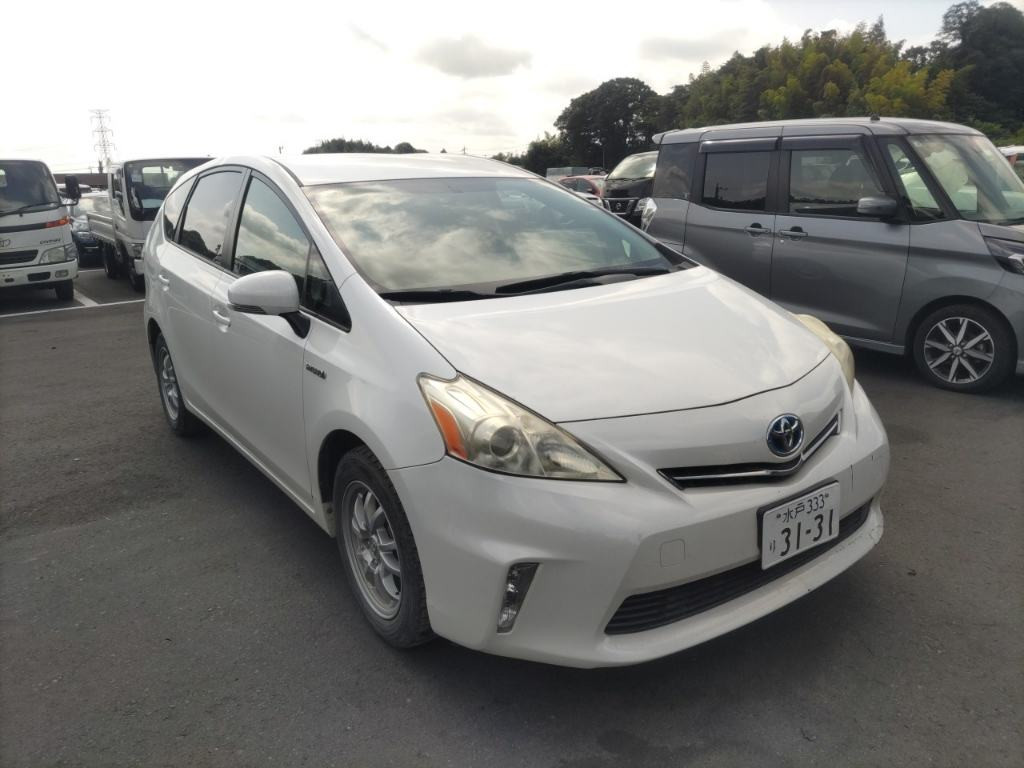 America Toyota Prius V 2012 z aukcji japońskiej