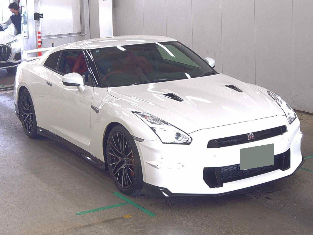 Nissan GT-R 2024 z aukcji japońskiej