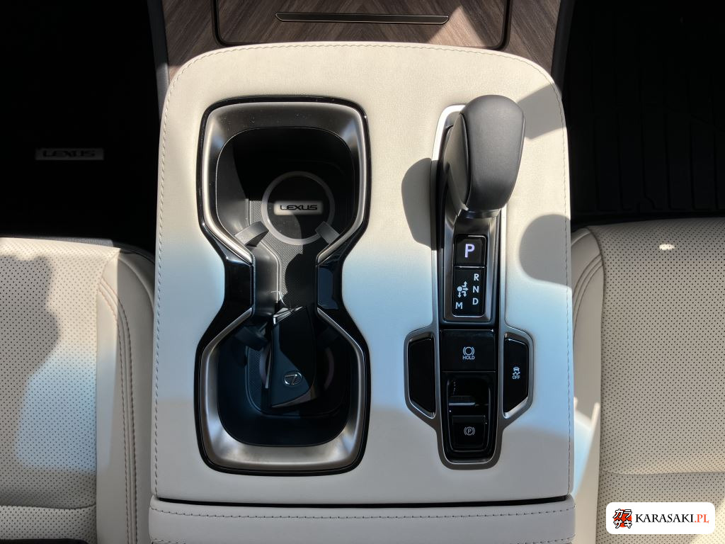 2026 Lexus LM 4WD LM500H Version L 8