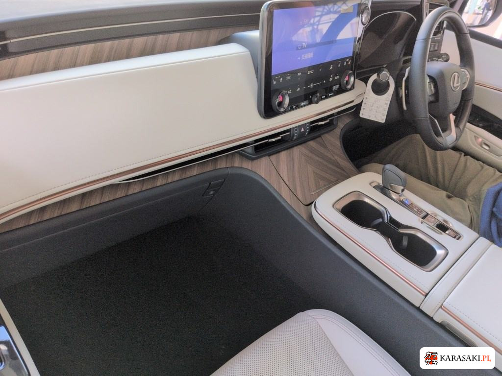 2026 Lexus LM 4WD LM500H Version L 5
