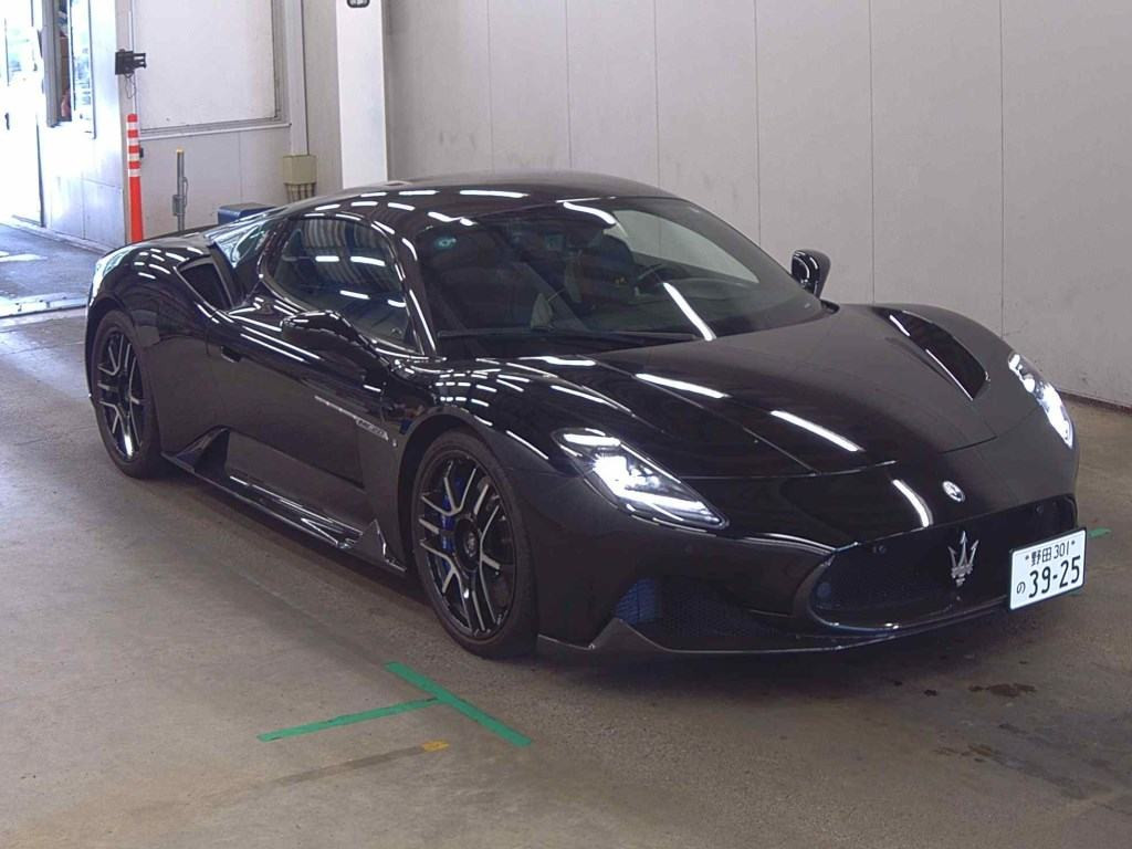 Maserati MC20 2022 z aukcji japońskiej