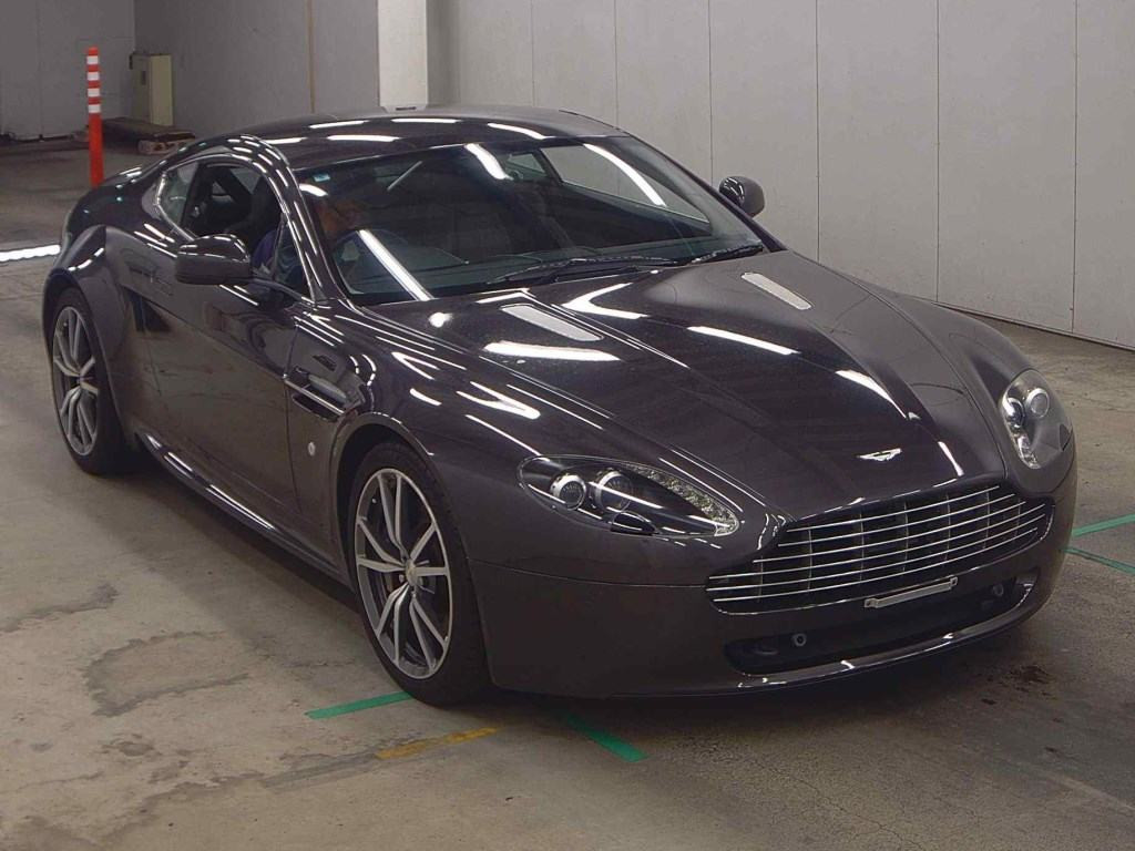 Aston Martin V8 Vantage 2011 z aukcji japońskiej