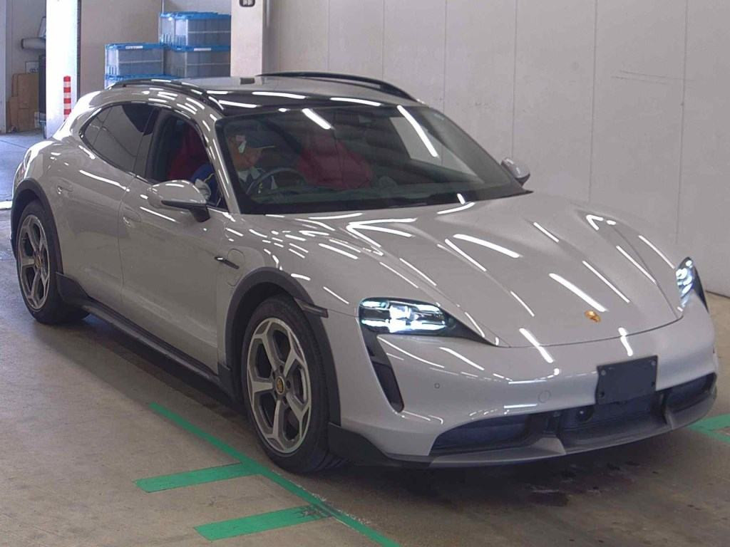 Porsche Taycan 2022 z aukcji japońskiej