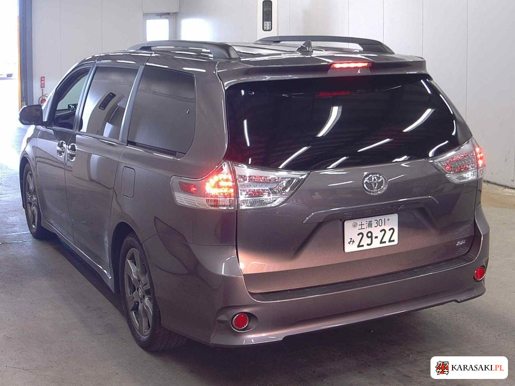 America Toyota Sienna 2019 z aukcji japońskiej