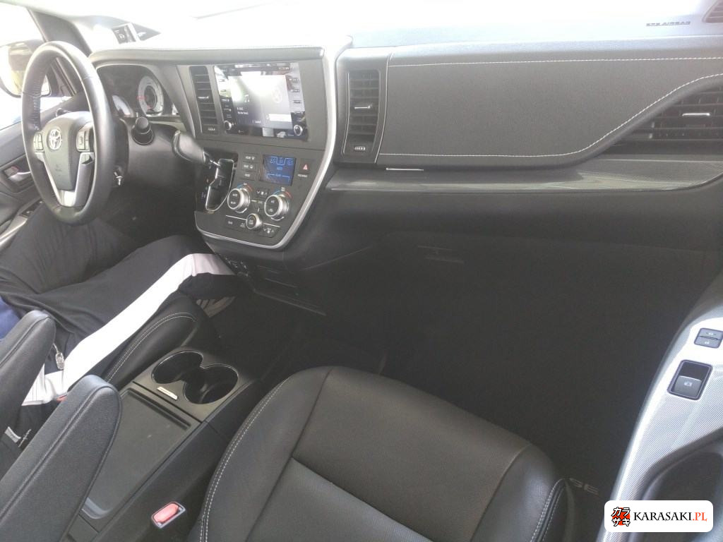America Toyota Sienna 2019 z aukcji japońskiej