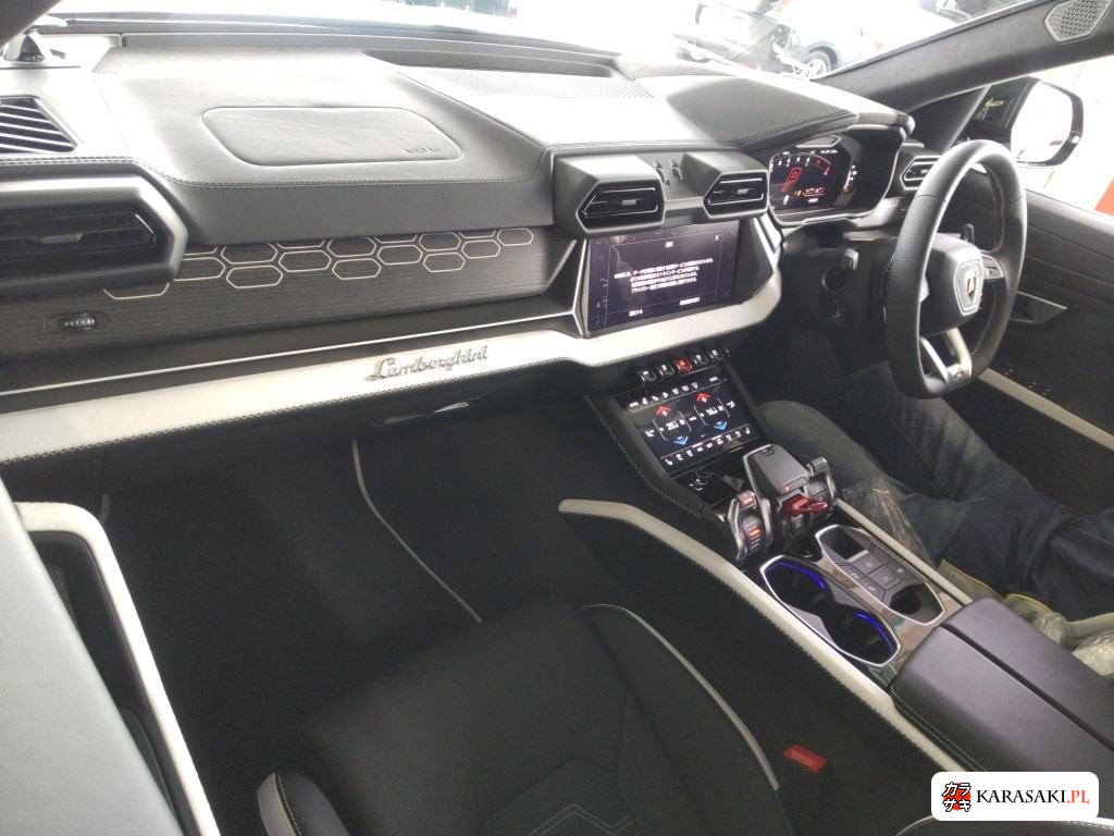 Lamborghini Urus 2026 z aukcji japońskiej