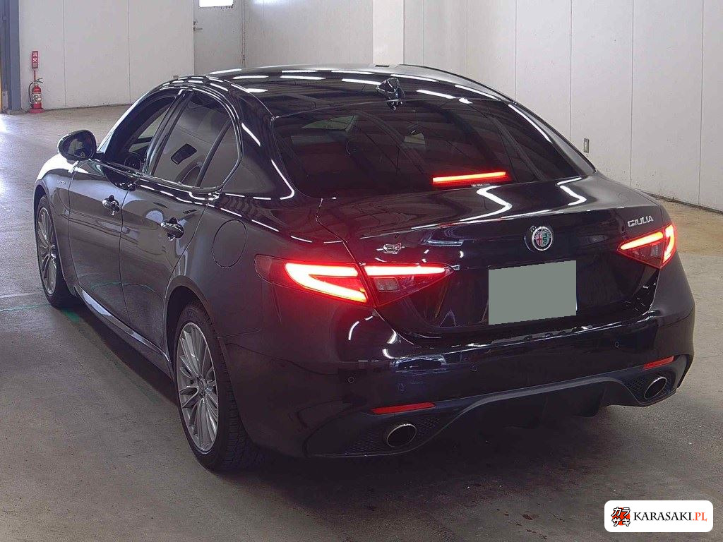 2018 Alfa Romeo Giulia 4D 4WD Veloce 2