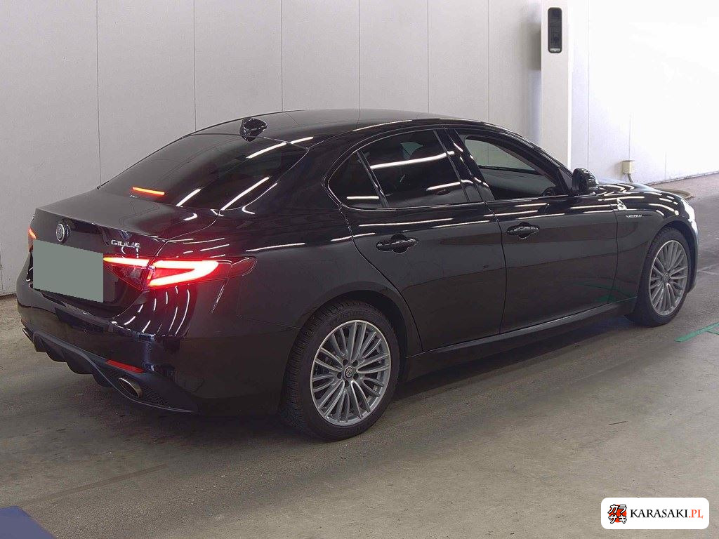 2018 Alfa Romeo Giulia 4D 4WD Veloce 4