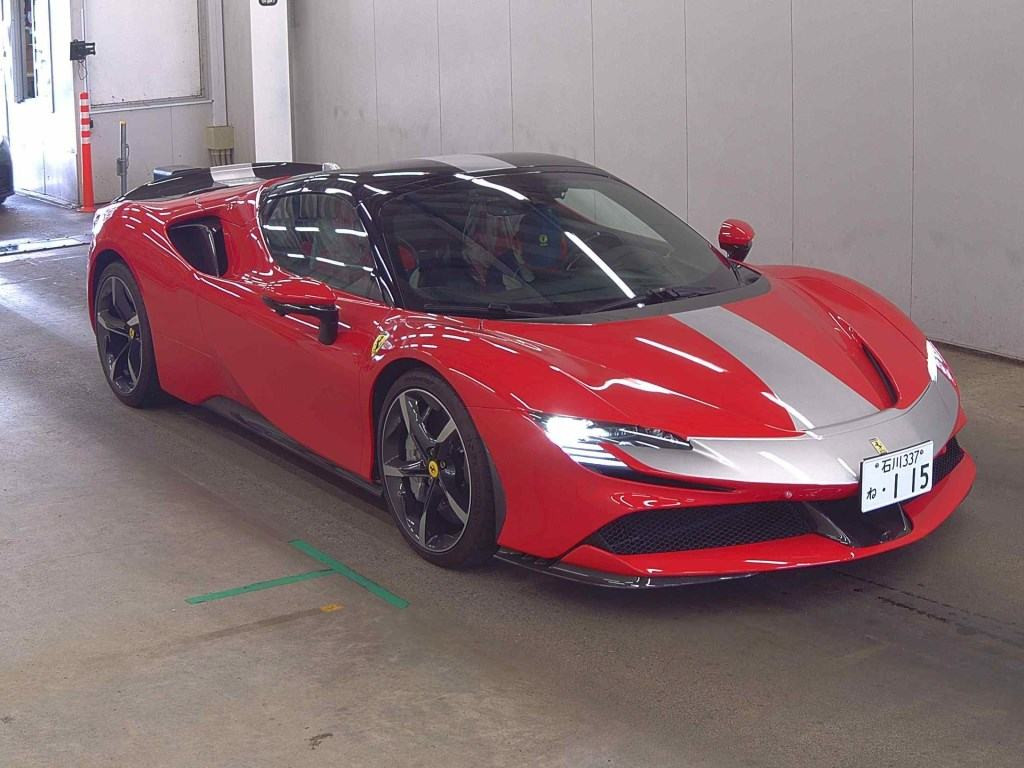 Ferrari SF90 Spider 2023 z aukcji japońskiej