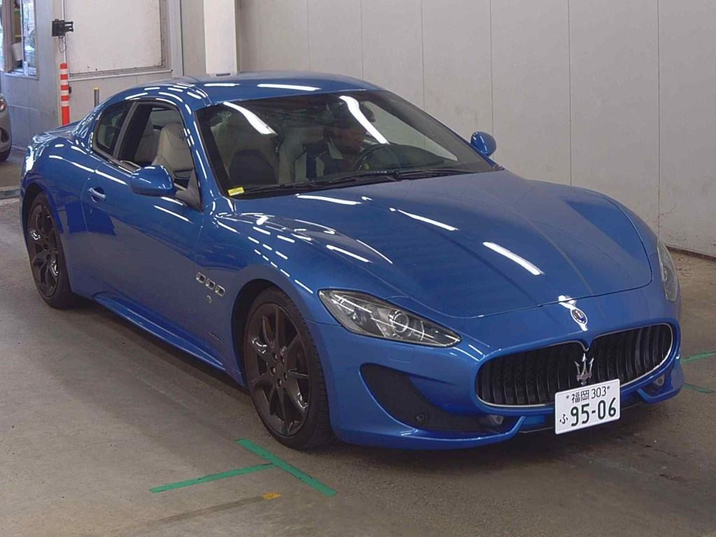 Maserati Granturismo 2015 z aukcji japońskiej