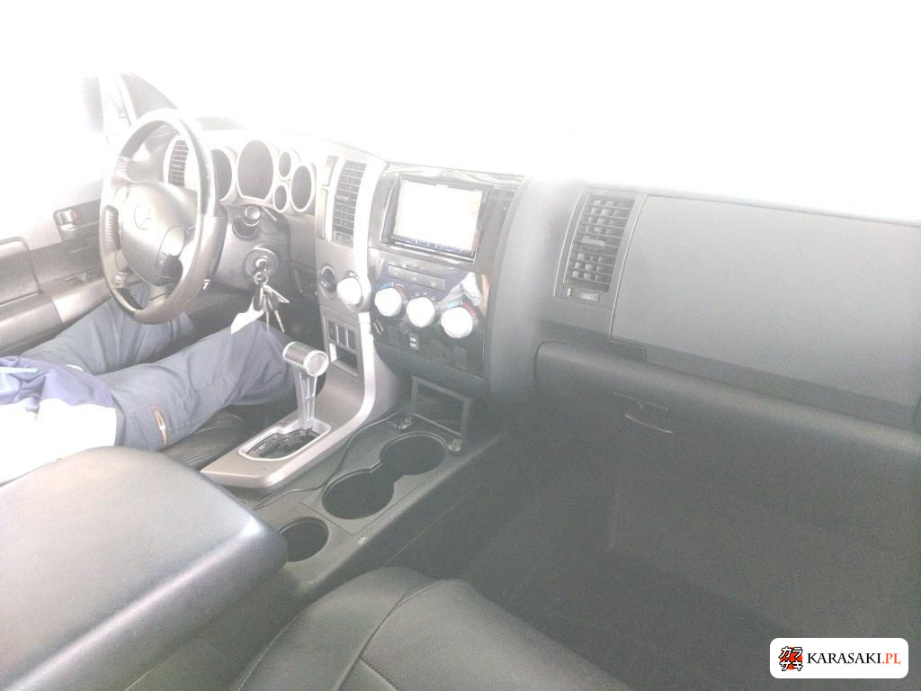America Toyota Tundra 2010 from a Japanese auction