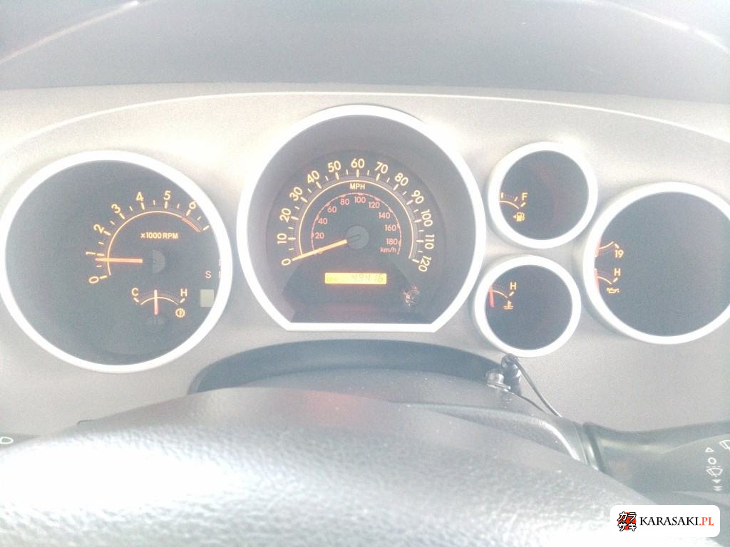 America Toyota Tundra 2010 from a Japanese auction