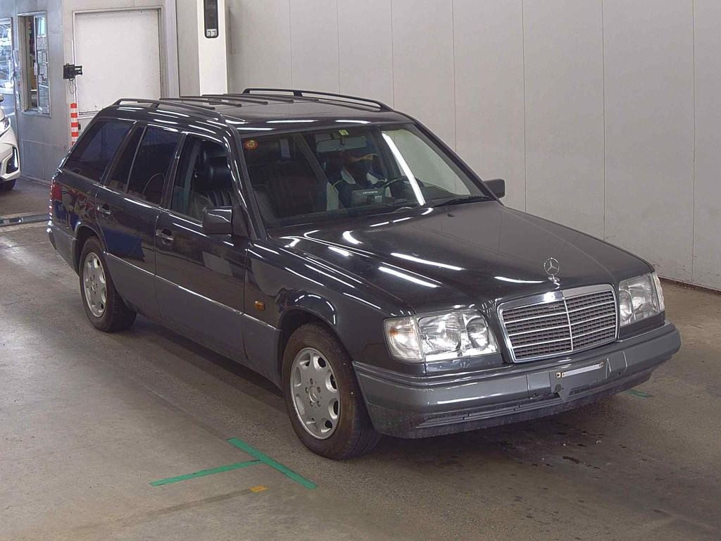 Mercedes-Benz E-Class Stationwagon 1994 z aukcji japońskiej