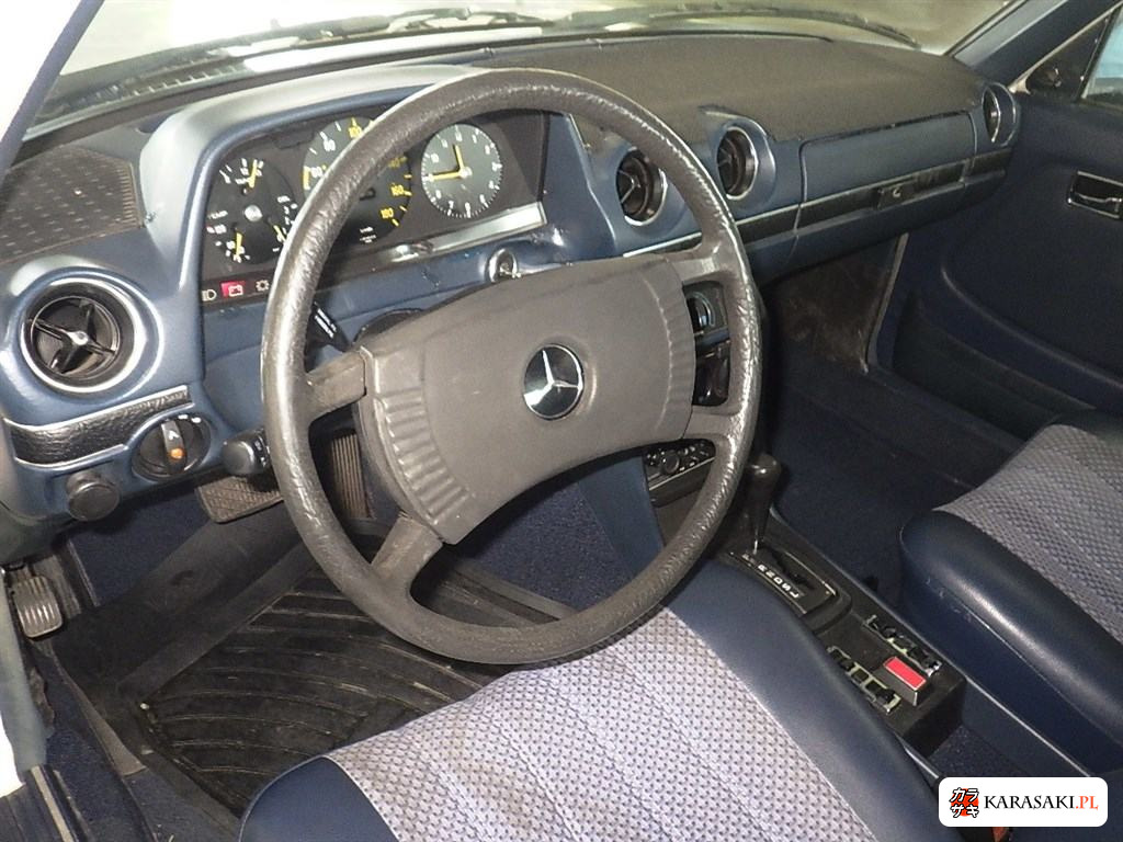 Mercedes Benz Medium Class 1978 z aukcji japońskiej