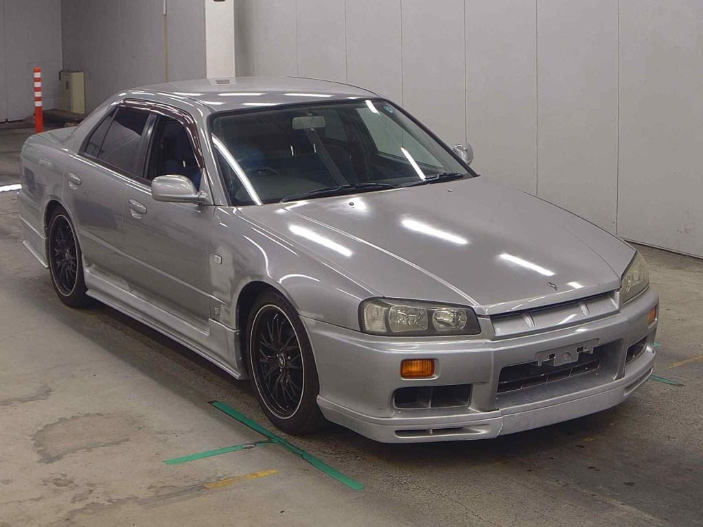Nissan Skyline 2000 z aukcji japońskiej