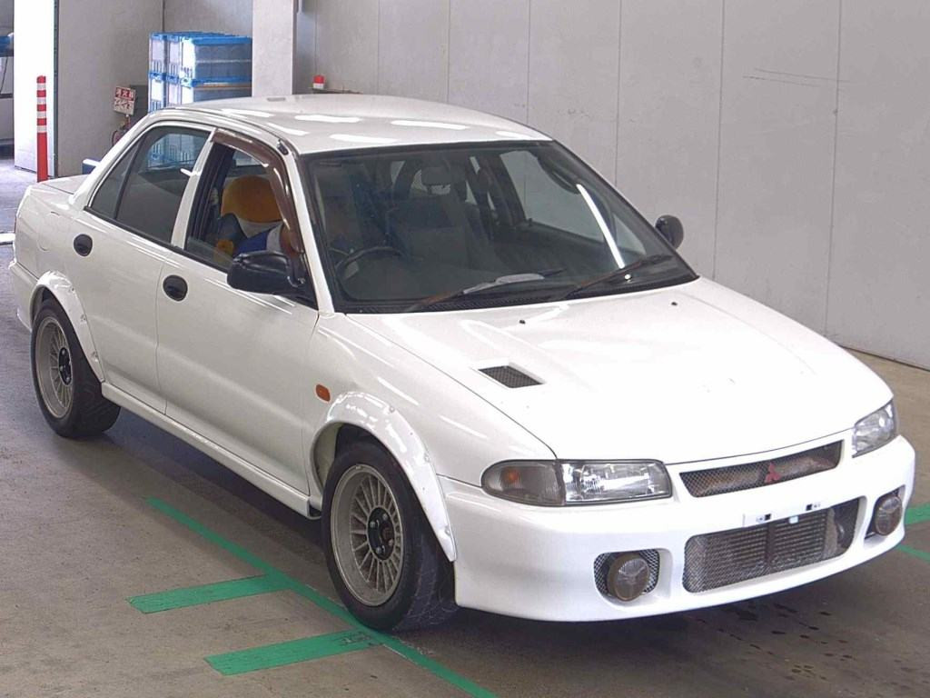 Mitsubishi Lancer 1992 z aukcji japońskiej