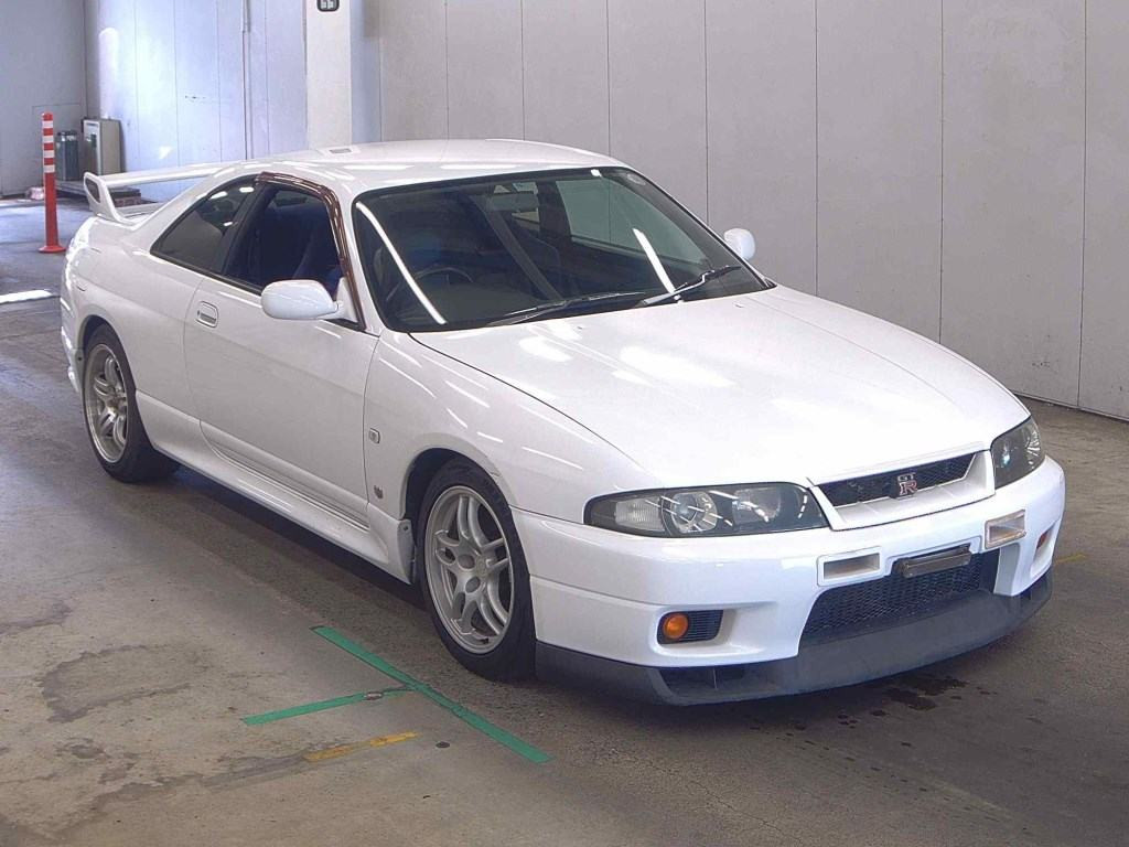 Nissan Skyline 1998 z aukcji japońskiej