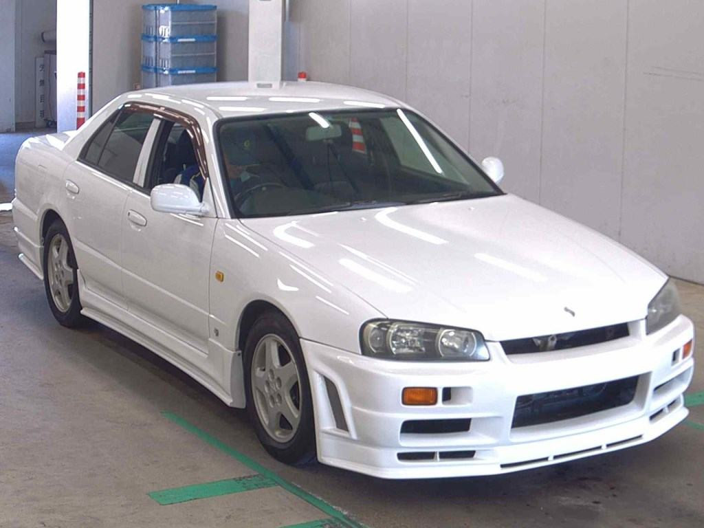 Nissan Skyline 2000 z aukcji japońskiej