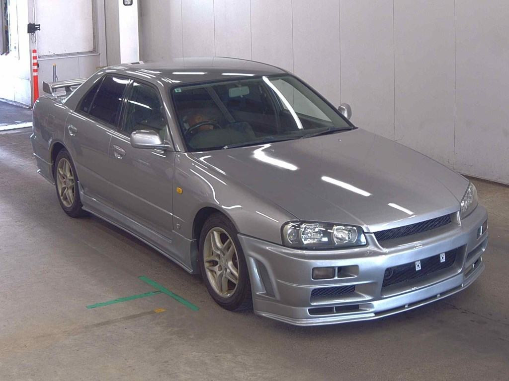 Nissan Skyline 2000 z aukcji japońskiej
