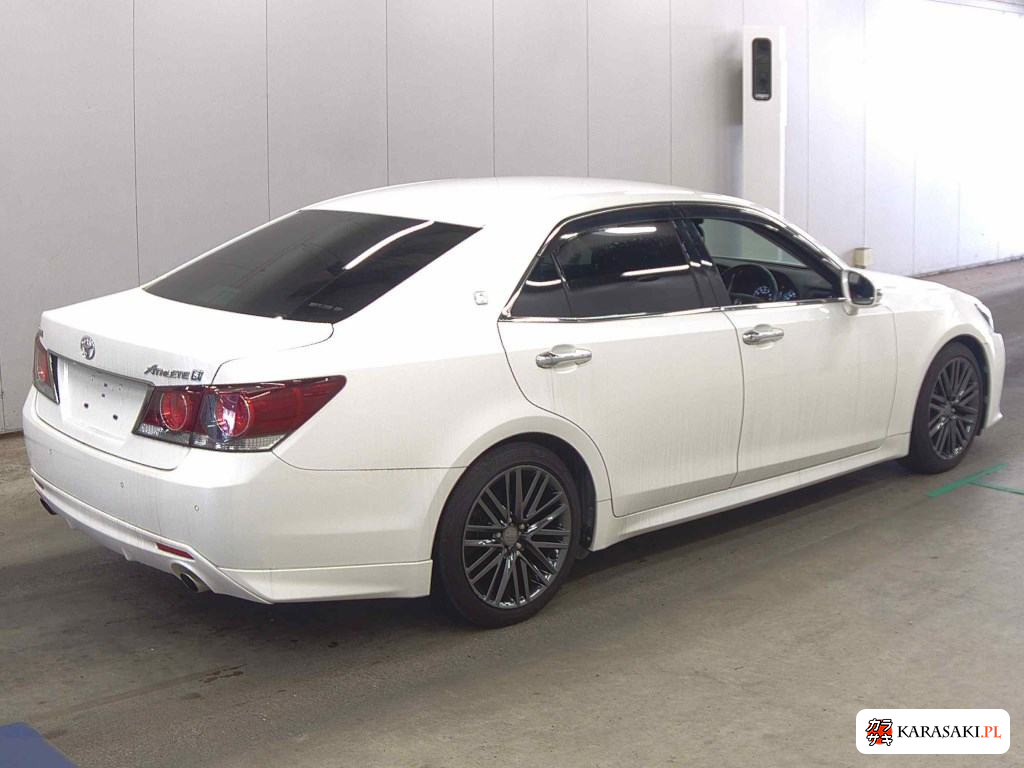 2015 Toyota Crown 4D Athlete S-T 4