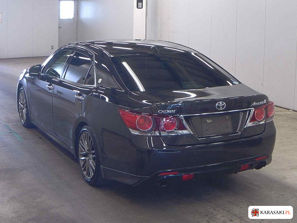 2017 Toyota Crown 4D Athlete G 2