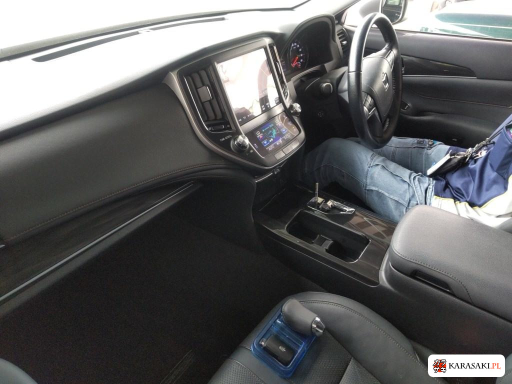 2013 Toyota Crown 4D Athlete S 5