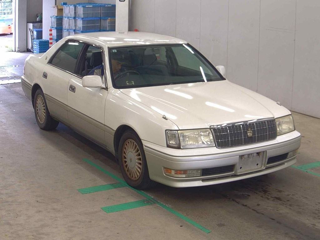 Toyota Crown 1999 z aukcji japońskiej