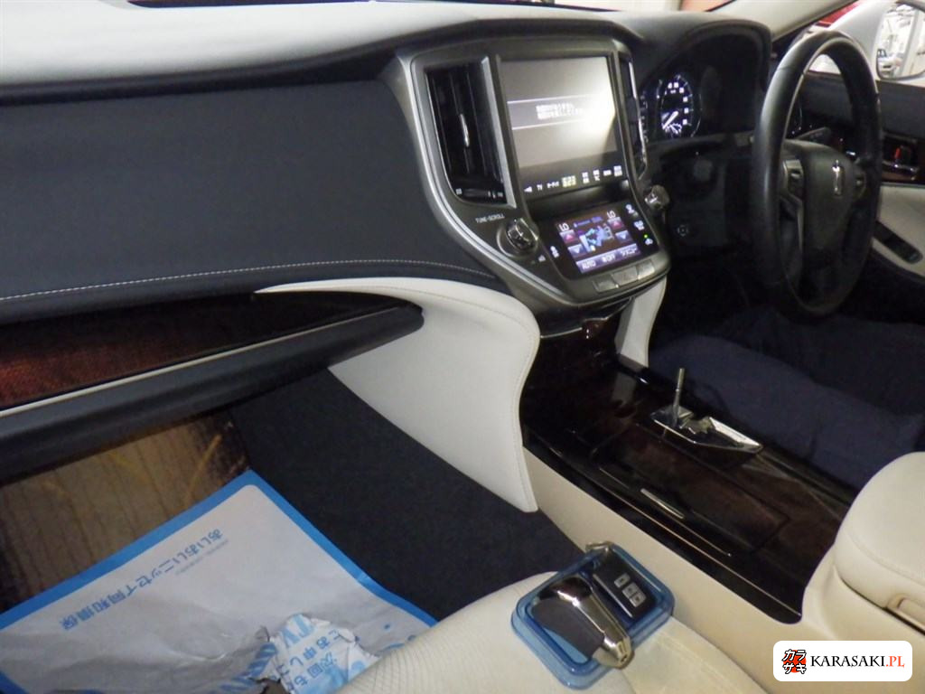 2017 Toyota Crown 4D Royal Saloon 5