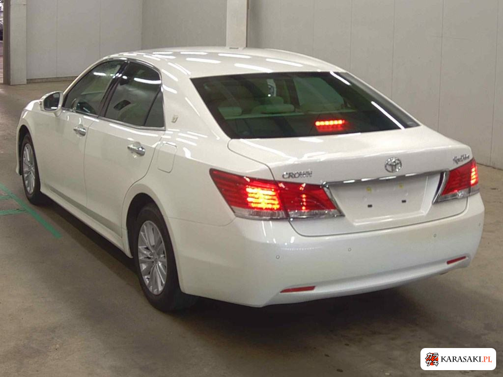 2017 Toyota Crown 4D Royal Saloon 2