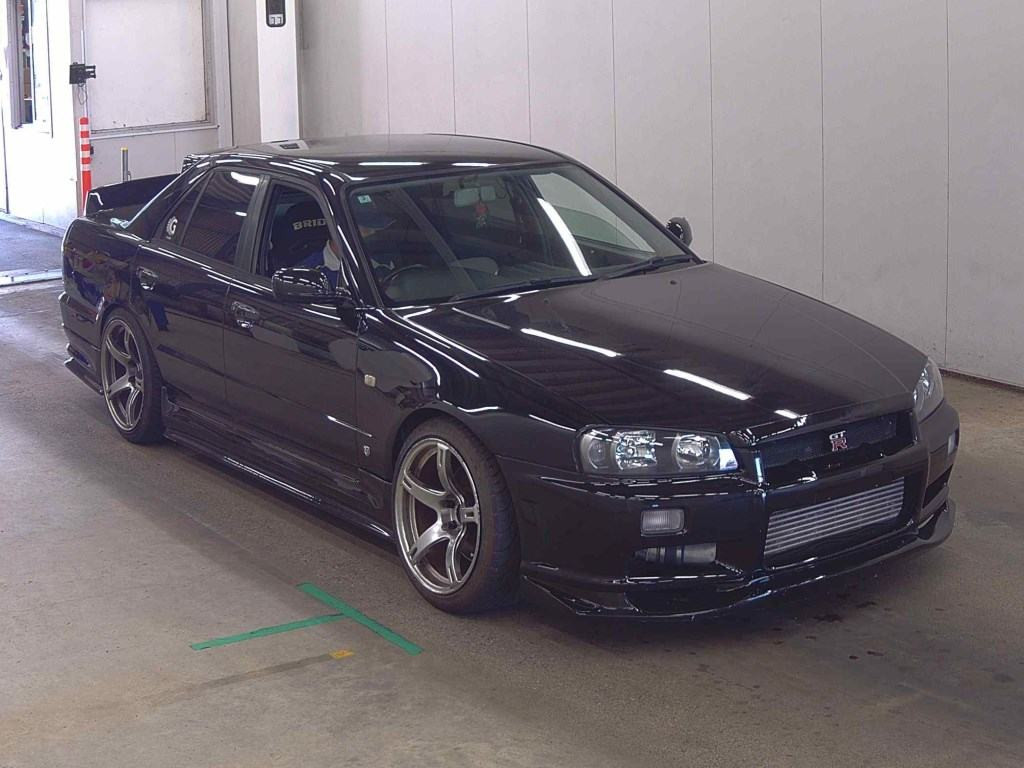Nissan Skyline 2000 z aukcji japońskiej