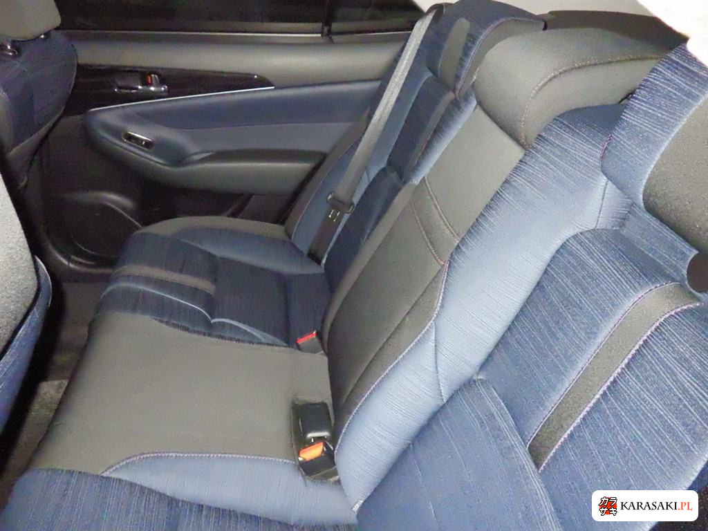 2015 Toyota Crown 4D Athlete S-T 6