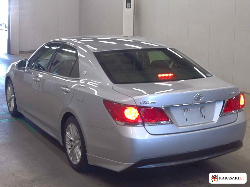 2013 Toyota Crown 4D Athlete 2