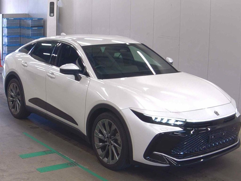 Toyota Crown Crossover 2023 z aukcji japońskiej