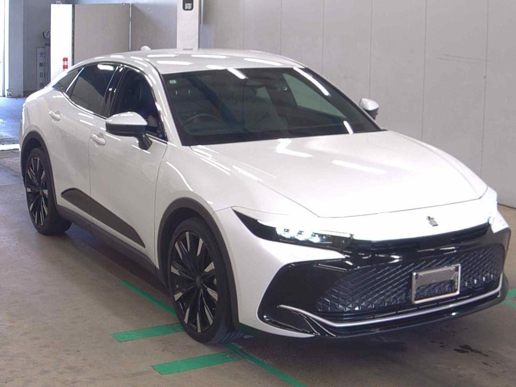 Toyota Crown Crossover 2023 z aukcji japońskiej