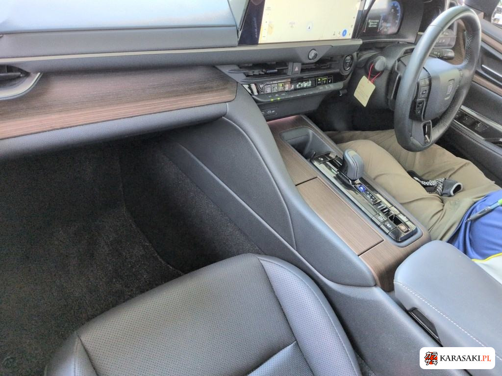 2024 Toyota Crown 4D 5