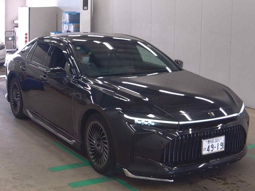 Toyota Crown 2024 z aukcji japońskiej