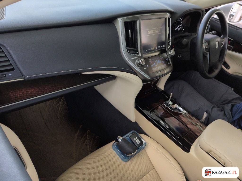 2017 Toyota Crown 4D Royal Saloon 5