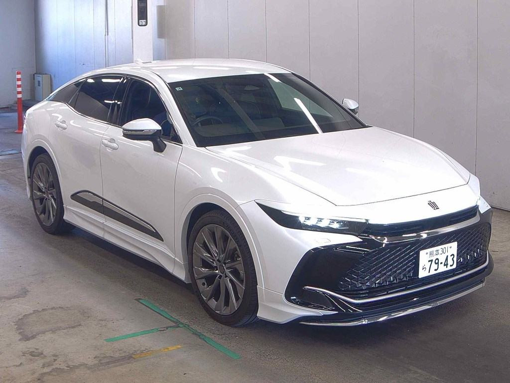 Toyota Crown Crossover 2023 z aukcji japońskiej