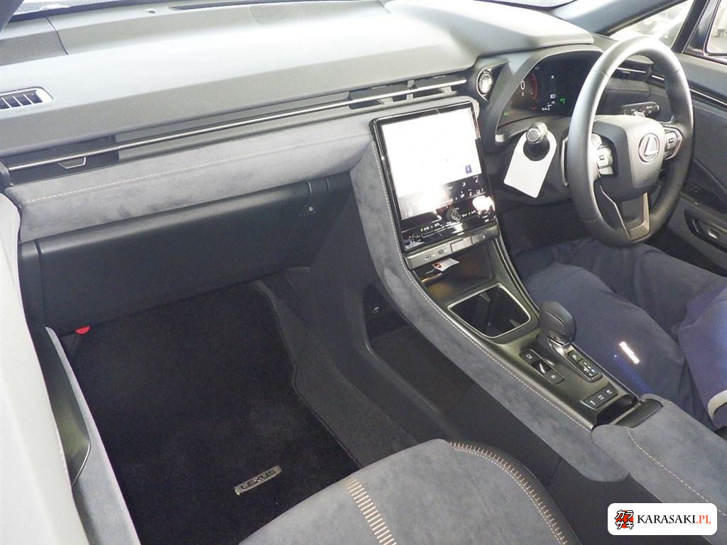 2025 Lexus LBX Cool 5