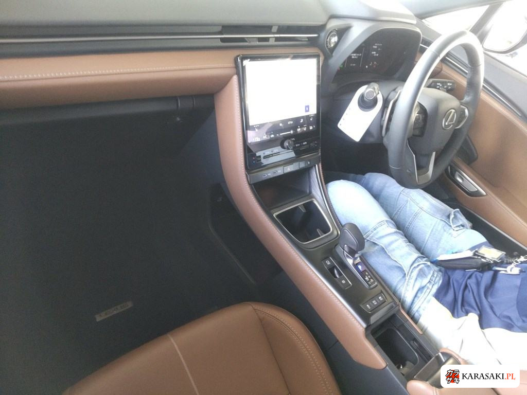2025 Lexus LBX 4WD Relax 5
