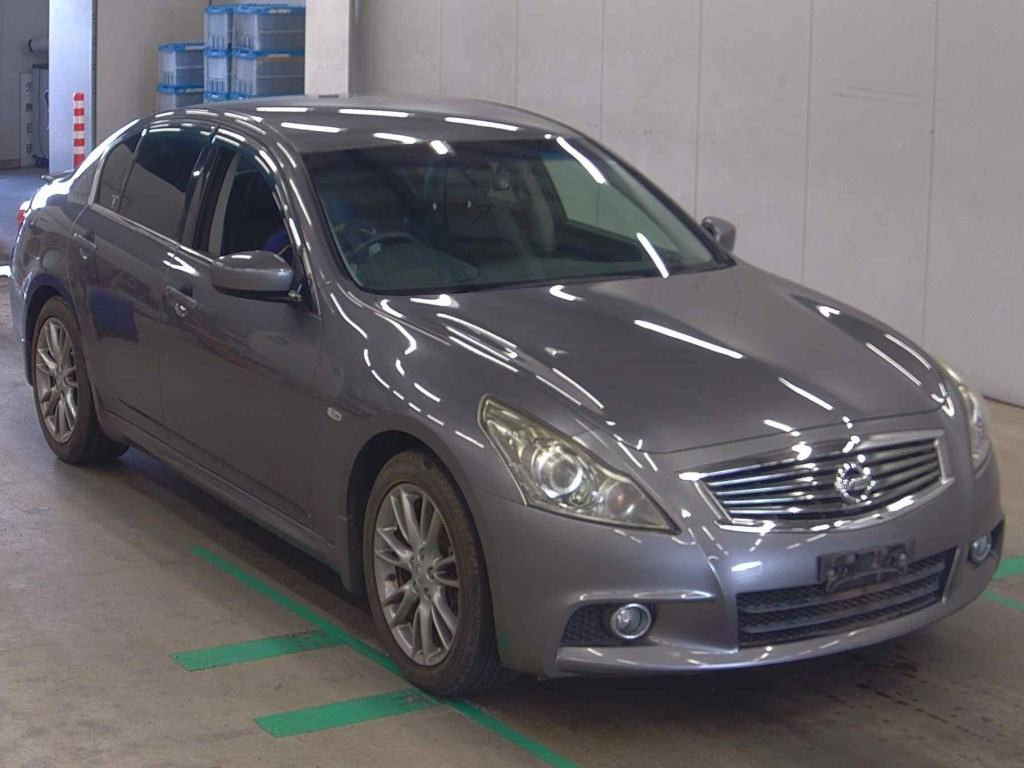 Nissan Skyline 2013 z aukcji japońskiej