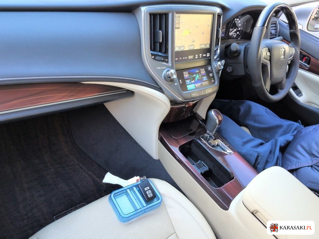 2015 Toyota Crown 4D Royal Saloon G 5