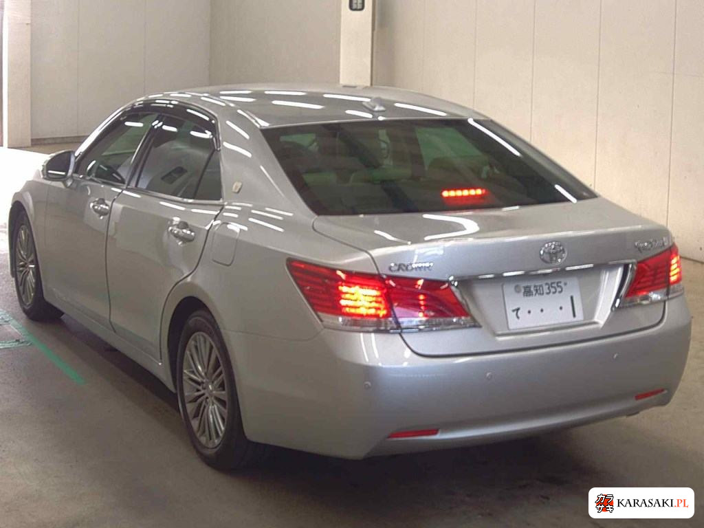 2015 Toyota Crown 4D Royal Saloon G 2
