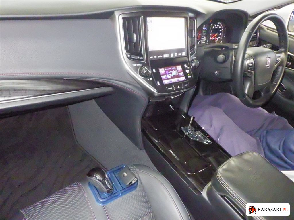 2016 Toyota Crown 4D Athlete G-T 5