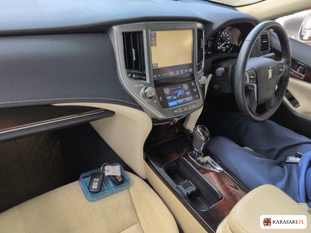 2016 Toyota Crown 4D Royal Saloon 5