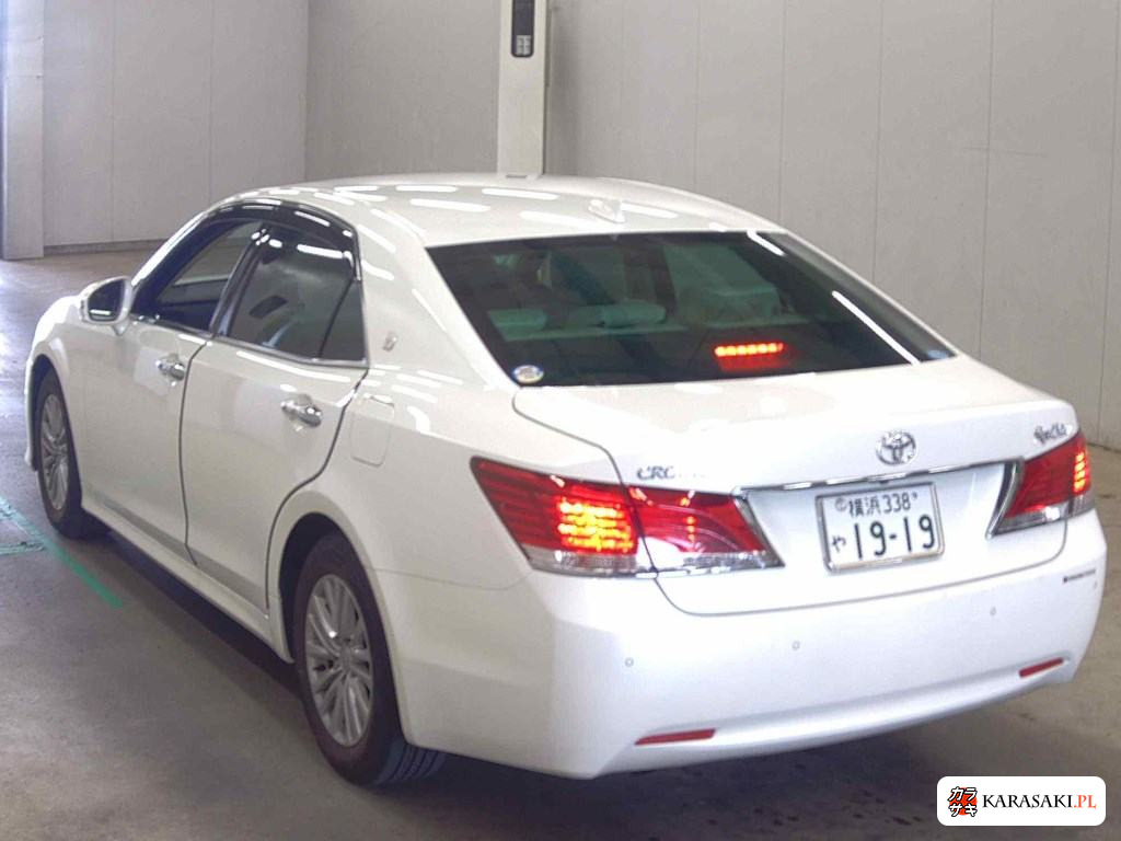 2016 Toyota Crown 4D Royal Saloon 2